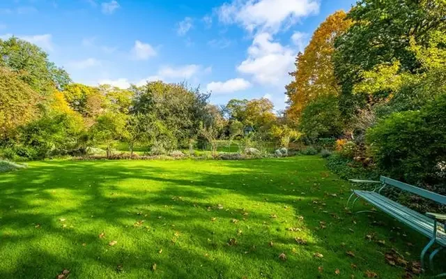 South Edwardes Square, London, W8 6HN 1