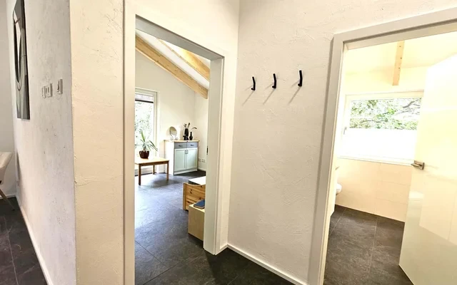 helle, moeblierte Wohnung, 2 Zimmer und Bad 3