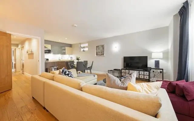 Putney Hill, Putney, London, SW15 6RB 4