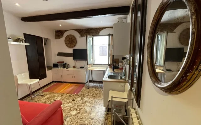 Spacious studio apartment at the Uffizi Gallery / Monolocale - Firenze Centro 0