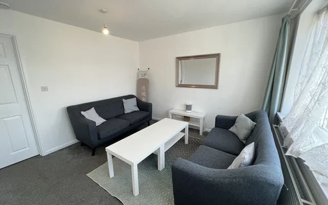 103 De Montfort Way 2