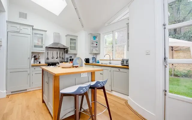 Granard Road, London, SW12 8UL 2
