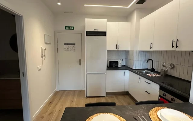 Avenida Bellas Vistas, 9. Local 2 (ONLY STUDENTS) 1