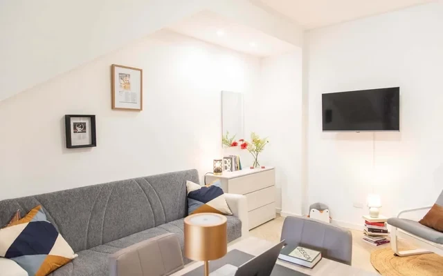 STUDIO APARTMENT (up to 4) with LIVING AREA, PATIO and PRIVATE GARDEN, 15 min to ROME-DOWNTOWN #R5 0