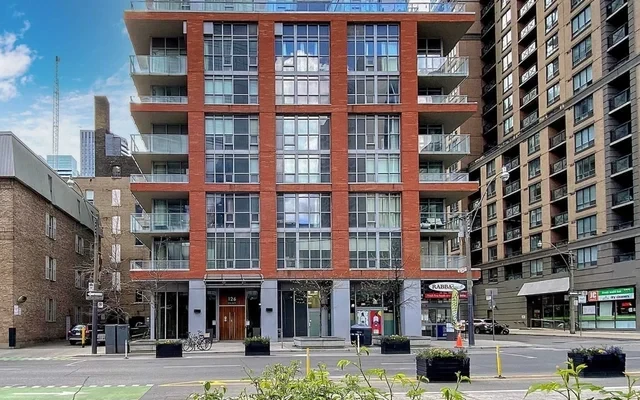 Entire Place·1B1B···126 Simcoe St 1