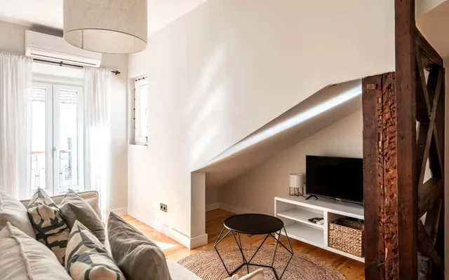 T1 Santos Apartment: Modern Comfort in Lisbon’s Trendy Santos Neighborhood 0