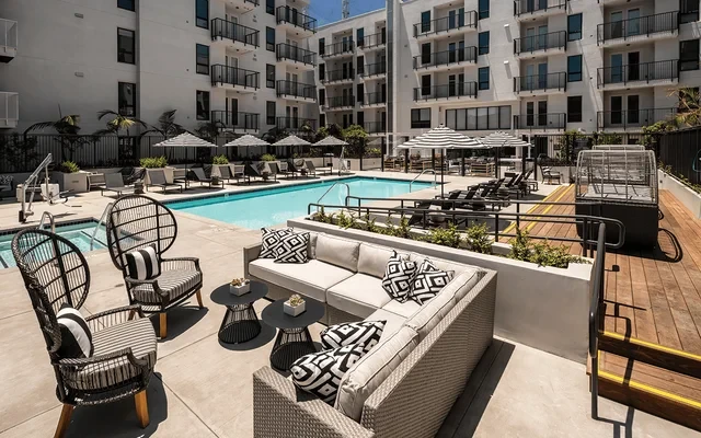 The Pearl on Wilshire Apartments 1