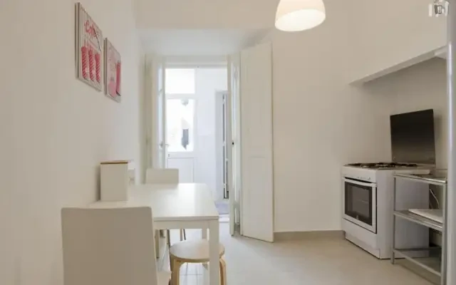 Attractive single bedroom near Alameda metro station – Studentenunterkunft in Lissabon – Single bedroom