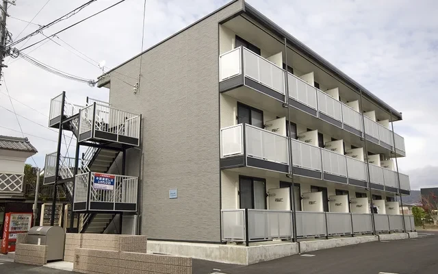 レオパレスエムズコート南丹 0