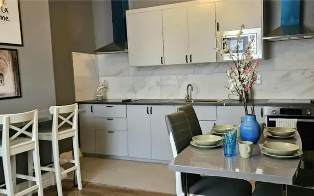 Bed in a comfy twin bedroom, near the Broadstone-University train station 2