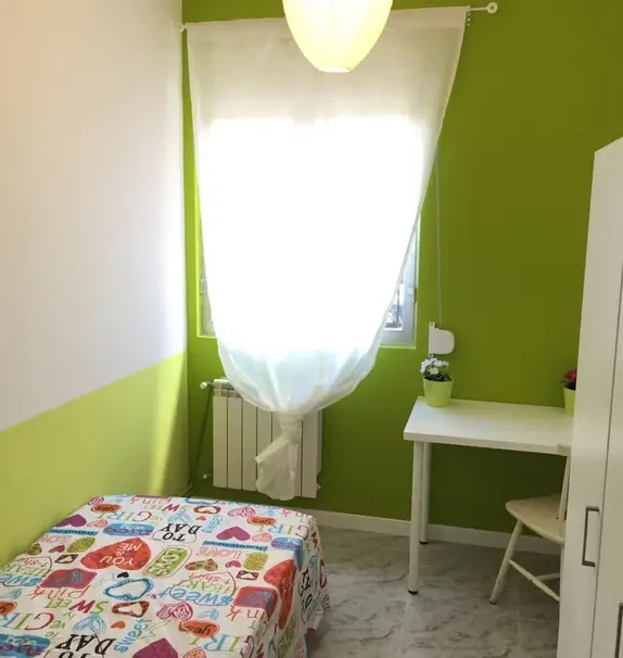 Lovely single bedroom in Puerta del Ángel