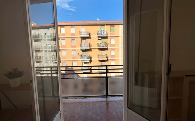 Camera via Caracciolo con balcone privato 4