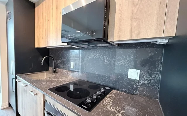 280 Dundas Street West 2