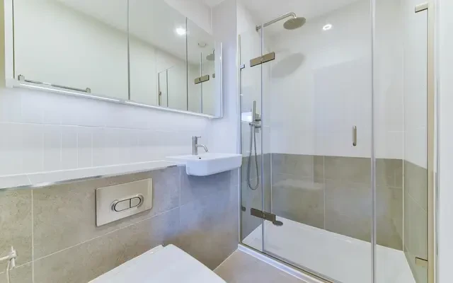 Middle Road, London, W7 3FS 2