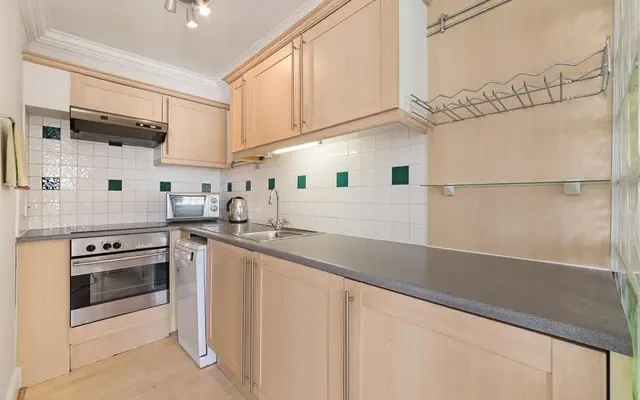 Hilton House, Craven Hill Gardens, Bayswater, London, W2 3EE 2