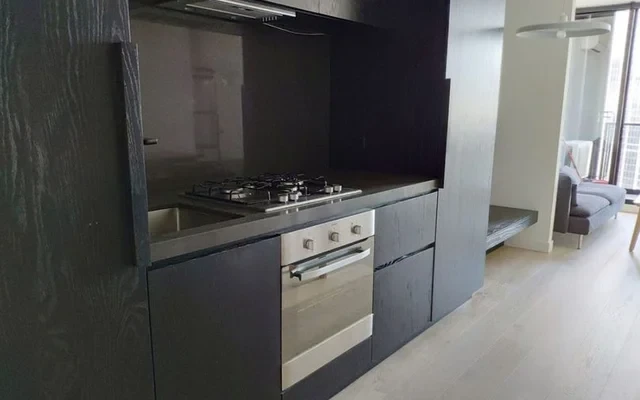 81 A'Beckett Street 4