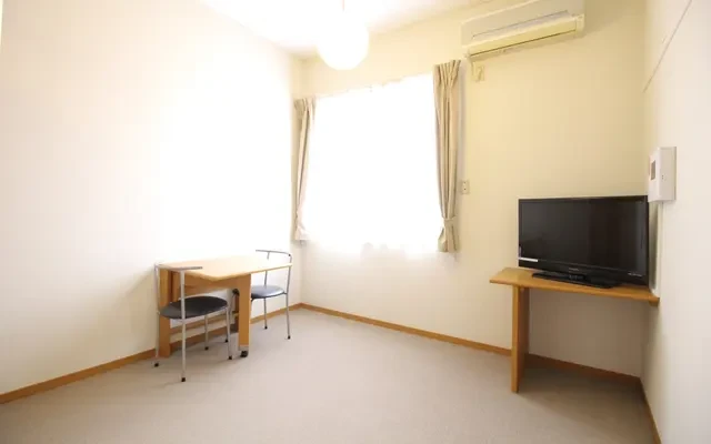 レオパレスソフィア - 羽曳野市の学生向け宿泊施設 - 303号房间(带独立厨房)