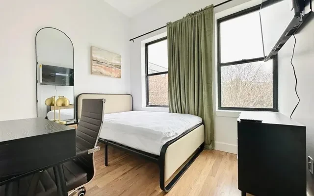 104 Graham Avenue, Brooklyn 4