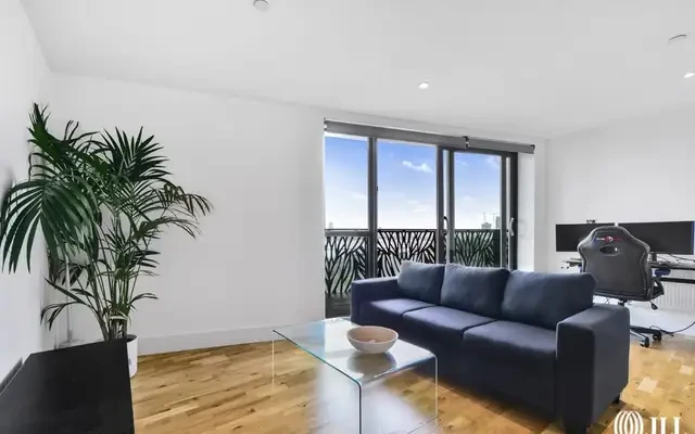 139 Leven Road City View Point E14 0