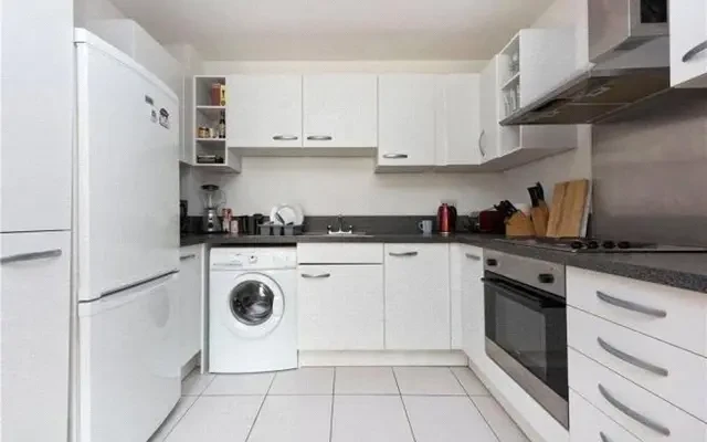 Gowers Walk, London, E1 8GG 3
