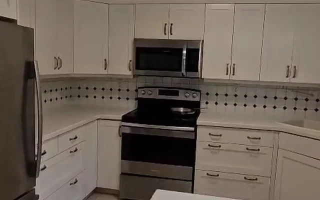 1039 Richmond Street - ロンドンの学生向け宿泊施設 - 5 Beds  2.5 Baths