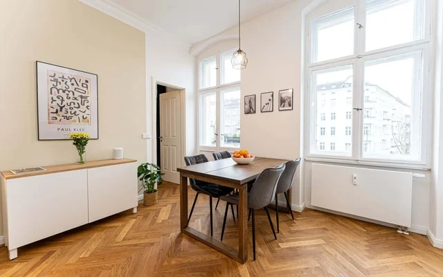 Urbaner Luxus: Neu renovierte 3-Zimmer-Wohnung im Kollwitzkiez 4