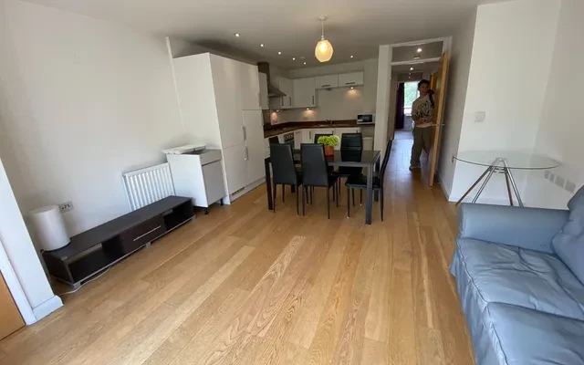 LH-13 Peet Court - London student accommodation