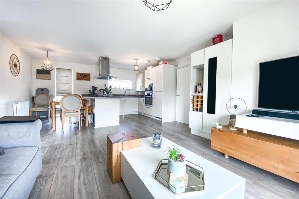 LH-Tala Close 2
