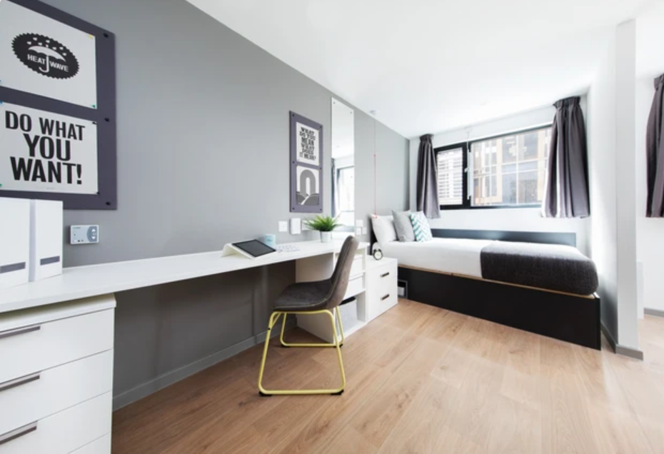 PARTLY ACCESSIBLE STUDIO