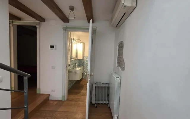 Apartment in Calle al Ponte de la Guerra, Venezia for 70 m² with 2 bedrooms 1