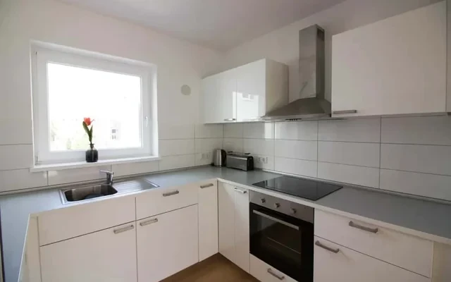 Schoen geschnittene 3-Zimmer-Wohnung im Herzen Berlins - gemutlich moebliert 4