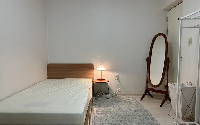 #40 Hyehwa, Four-Bedroom Apartment with Furniture 1