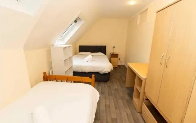 60 Salthill Road Lower - Galway student accommodation - Twin Room
