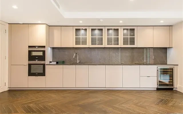 Hampstead Manor, Kidderpore Avenue, Hampstead, London, NW3 7SU 1