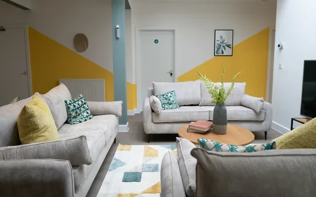 Flat 2, 331 Dickenson Road 1