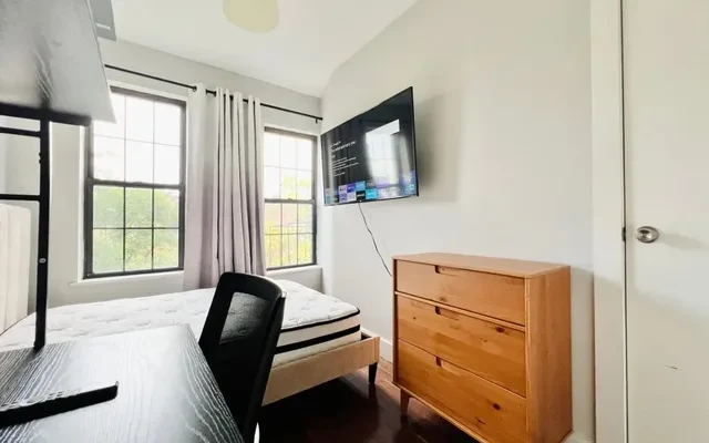 1136 Willoughby Avenue, Brooklyn - 뉴욕 학생 숙소