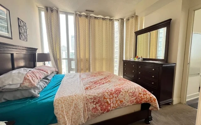 23 Sheppard Avenue E - North York student accommodation - 2+1 bed 2 bath