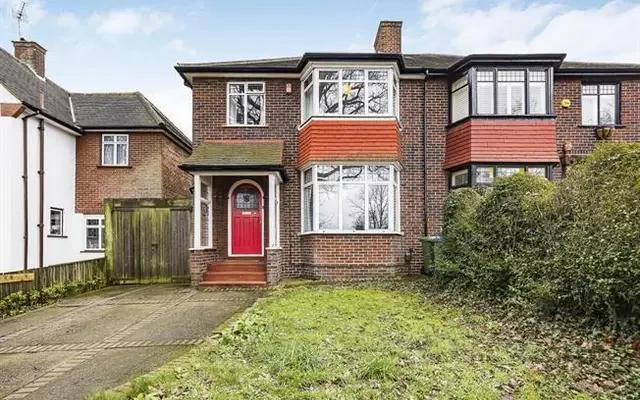 Plum Lane, London, SE18 3HG 0