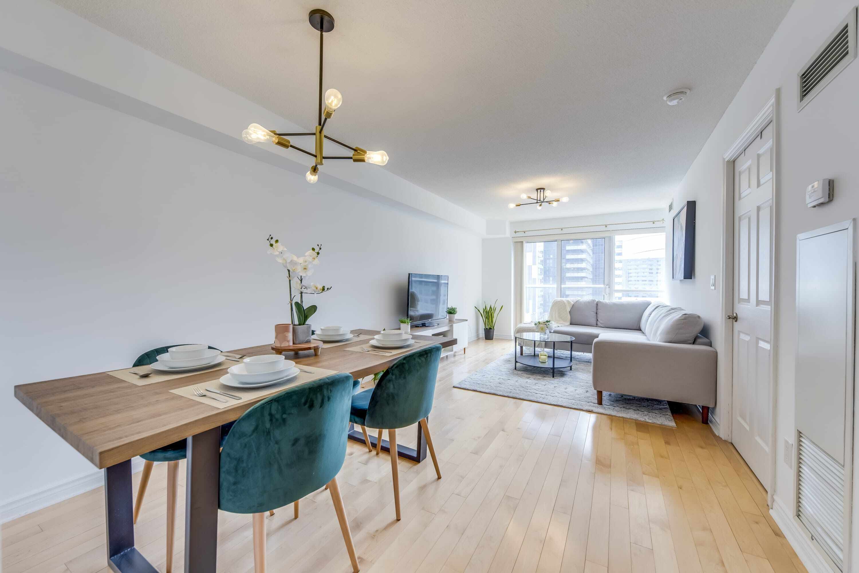 250 wellington st w