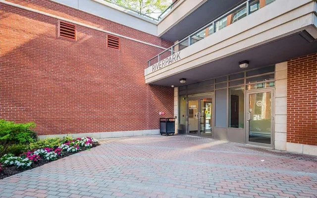 Uptown Markham | River Park(8200-8228 Birchmount Rd & 1 Uptown Dr) 0