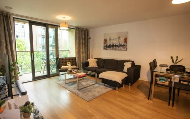 LH-Surrey Quays Road 3