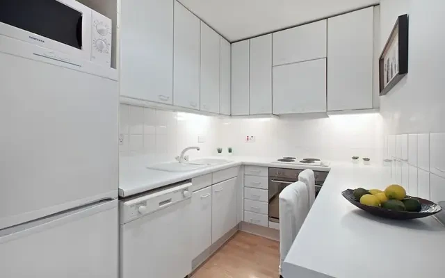 Redcliffe Gardens, Chelsea, London, SW10 9HE 3
