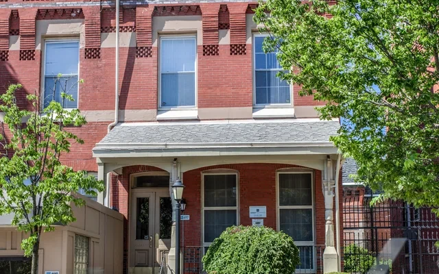 CA - 4117 Walnut Street 1