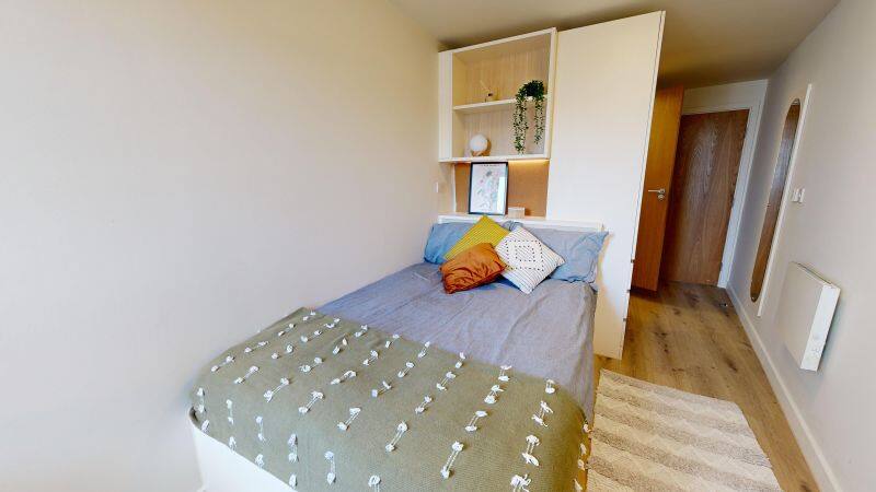 Silver En Suite Plus