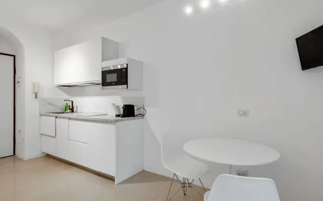 Wonderful studio in Pta romana 10 mins from Duomo 3