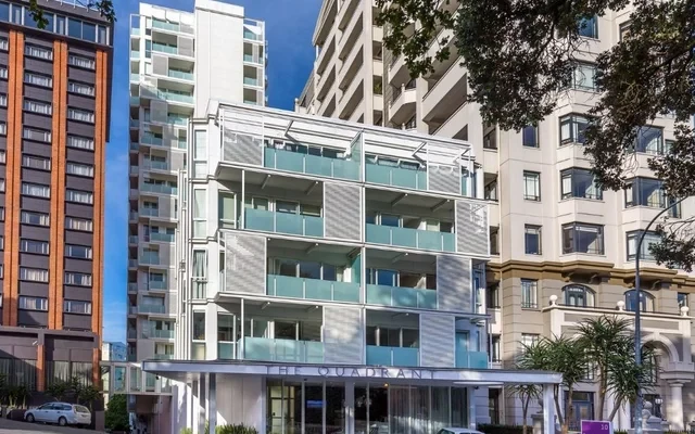 10 Waterloo Quadrant 0