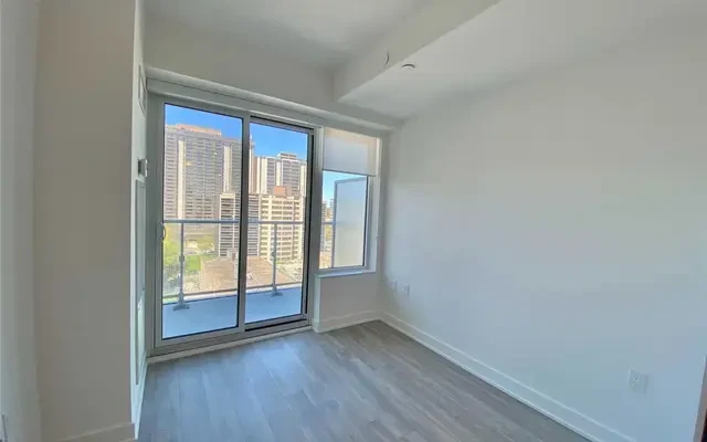 902 - 195 Redpath Ave 3