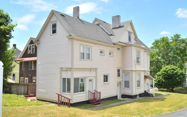 327 Westcott Street - chỗ ở sinh viên tại Thành phố Tuyết (Syracuse)