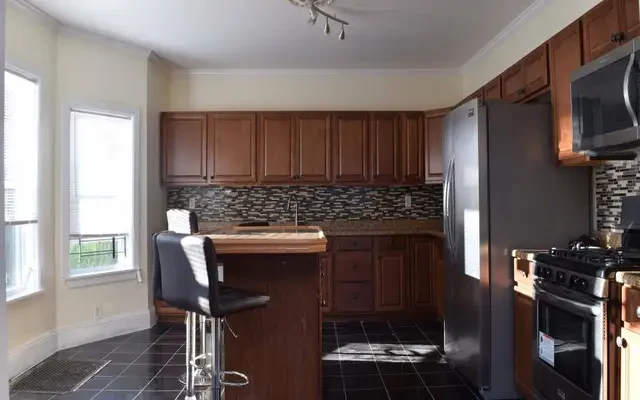 323 Lexington Ave Apartment 1 4