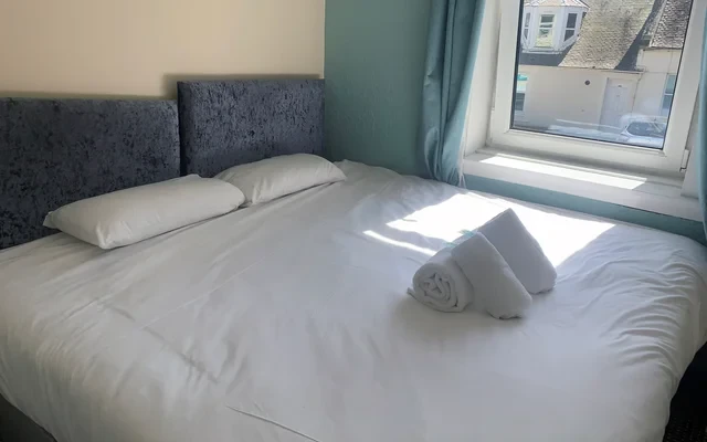 Irvine Riverside Guesthouse 3